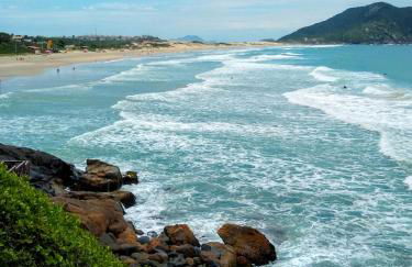 Apto jeito de casa entre mar e montanha AR - Foto 30