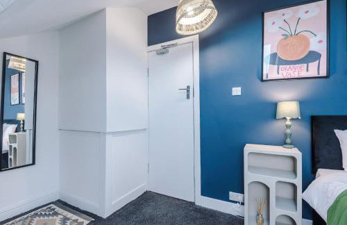 BIG House for Business Stays in Barnsley with 6-bedrooms & 8 Beds by PureStay - Foto 24