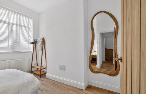 Stunning 2 Bedroom Apartments - City Centre Location, Free WiFi, Free Parking, Spacious Accommodation, Comfort and Style, Freshly Rennovated - Foto 11