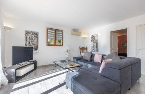 LB Vacation Rentals I Quiet Large 3-Bedroom Apartment with Terrace, Garden & Incredible Mountain View - Foto 12