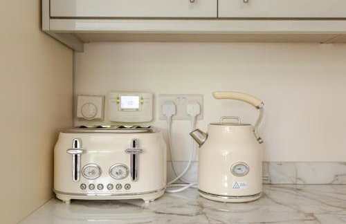 Idyllic village, gateway to the Cotswolds, nr pub - Photo 5