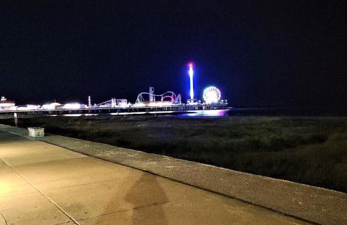 Experience Galveston- Only 1 Block to Beach & Pleasure Pier- 2BED 2Bath-6Beds-7 Minutes to Cruise Port-CasaAzul-2605A- - Foto 30