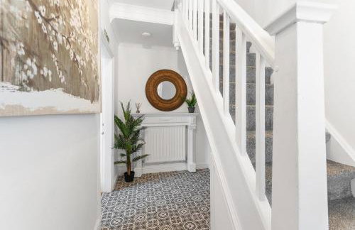 The Central-Contractor Accommodation-Free Parking - Extended Stays - Photo 14