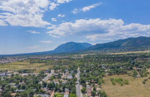 2BR Aptmt Parks Private Deck, Mountain Views! - Foto 72