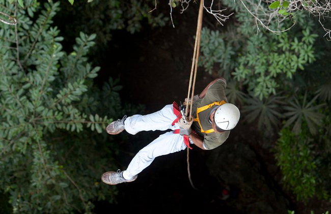 Bombeo de adrenalina Caída del agujero negro: rappel en la sucursal de las cuevas de Ian Anderson - Foto 2