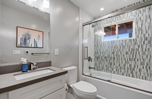 @ Marbella Lane - Chic Abode w/Mountain Skyline - Foto 11