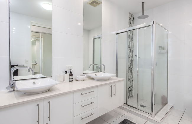 Mermaid Beach Luxury Penthouse - Photo 39