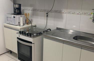 Apartamento Praia das Astúrias, 2 minutos de caminhada para praia, piscina, garagem demarcada, cama Queen - Foto 52