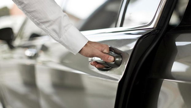 Coche de lujo de día completo con conductor a disposición en Lyon - Foto 3