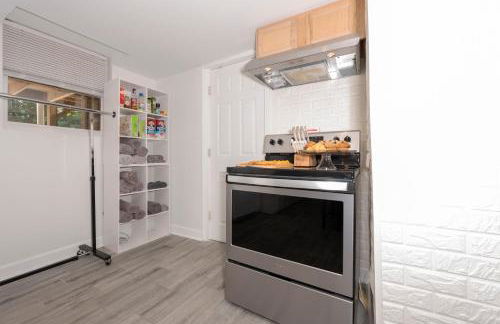 Arcade, Ping Pong, Hot Tub, Gas Grill, & King Bed - Photo 45