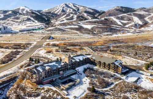Top Floor Deer Valley Gondola Lakefront Condo- Great views - Photo 36