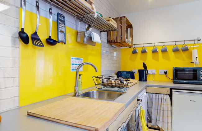 Beautiful Coach House - Photo 11