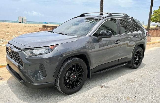 Stylish Remodeled 3BR w Yard Near Airport and Beaches - Photo 13