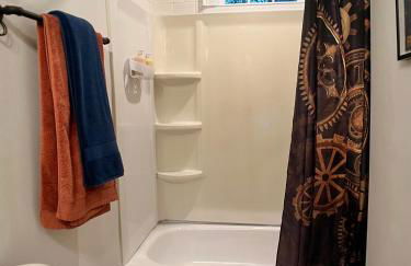 Cozy Downtown Cottage - Parking, Pet Friendly! - Foto 22