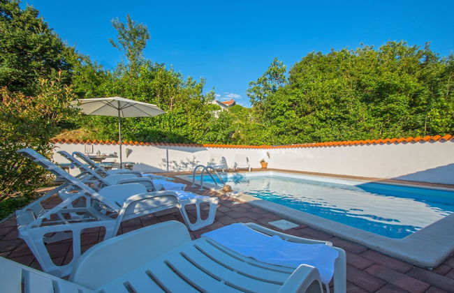 Adorable Holiday Home With Private Pool & Terrace With Barbecue - Photo 19