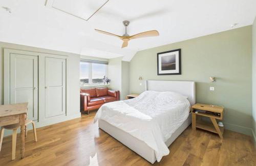 Coastal retreat with hot tub and panoramic views - Foto 9