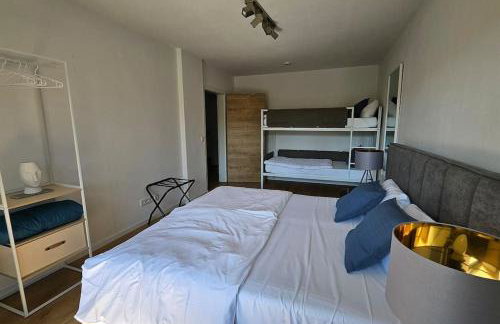 CASA8070 - Exklusive große Maisonette-Wohnung 91 qm für Familien, Gruppen, Geschäftsreisende, inklusive Parkplatz, WLAN, Kaffee und Tee, voll ausgestattet für 1 bis 9 Personen, zentrumsnah an der Autobahn A9 Ingolstadt-Süd - Photo 76