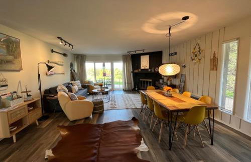 Newly Updated Modern, Spacious, and Cozy Condo- Right on the Lake! - Foto 18