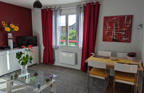 Charmant appartement avec terrasse et jardin, idéal pour 4 personnes, à Barbezieux - FR-1-653-196 - Foto 10