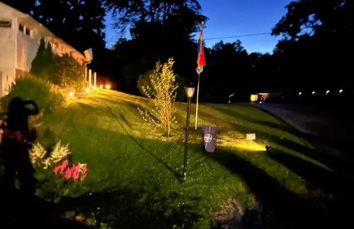 Mid-Century DJs Dream near Rhinebeck - Photo 14