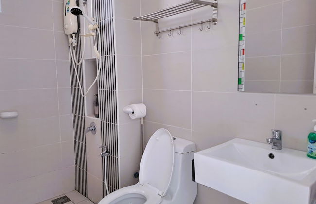 JB Bukit Indah Skyloft Suites - Photo 16