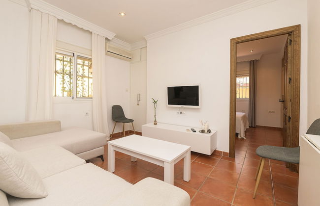 El Cortijo in La Linea de la Conception - Photo 9