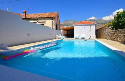 Holiday Home Belmondo- Three Bedroom Home with Terrace and Private Pool A6 - Photo 1