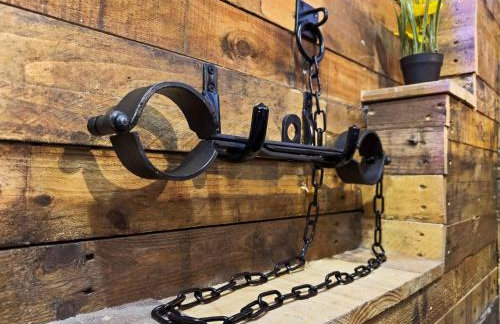 Kinky Kabin w Hot Tub, Sauna and Rooftop Garden - Foto 12