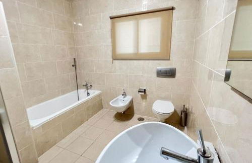 Beautiful Villa With Pool Scenic Views Sleeps 8 - Photo 49