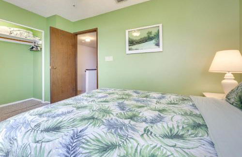 Riverfront Weleka Condo with Dock and Pool Access - Foto 8