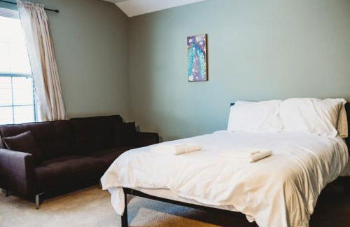 The Lucky Charm Sunny Screened Porch Near USC&Base - Foto 24