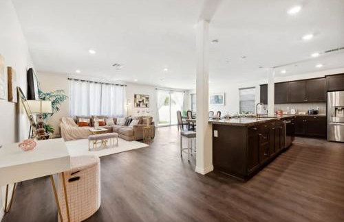 Entire Private Home with 5 Bedrooms 3 Bathrooms, 3000 sqft, Gated Yard, Garage, Nice View, Available Now - Foto 24