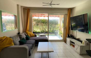 Lake View Apartment with Private Garden& Parking, Residence Pool & Tennis Court - Foto 5