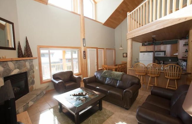 Creekview Court by Apex Accommodations - Photo 1