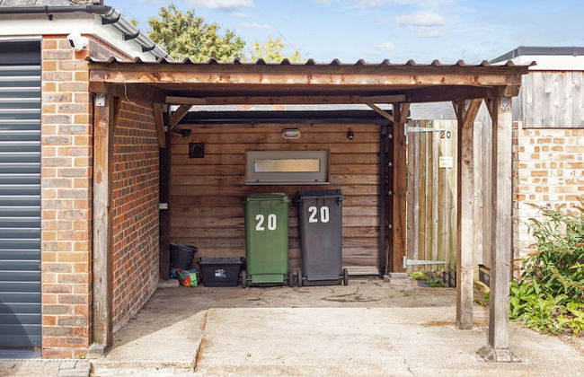 Peaceful Elevated Residential Area - Walk to City - Foto 14