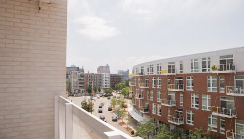 The Brady Corner Suite - Near Fiserv with Balcony - Foto 5