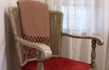 Mid Century Style Cottage Near Historic Downtown - Foto 18