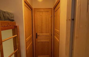 Skis aux pieds IN-OUT, Linge inclus, Parking et WIFI gratuits, proche du centre et tout confort, Mont Vallon Lodge Méribel Mottaret - Foto 19