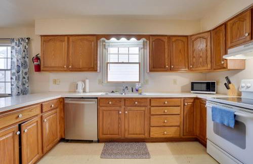 Walk to Fairgrounds! Hagerstown Townhome with Deck - Photo 9