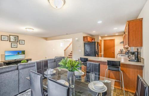 Serene Craftsman Near Boeing Everett - Photo 2