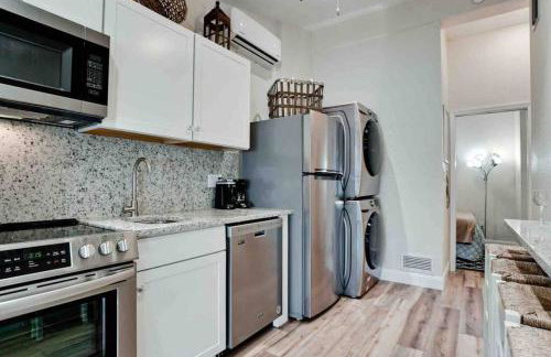 "Seaglass" Dazzles with Exceptional Bay Views! - Foto 16