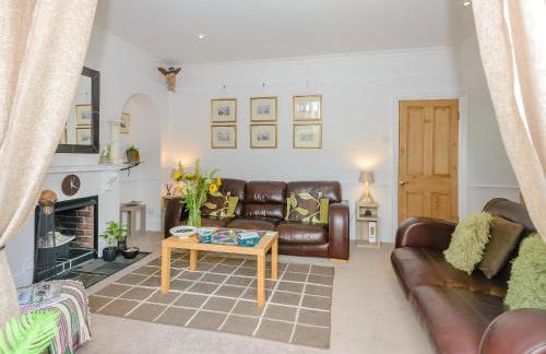 Number 1 Admiralty Cottages - Photo 2