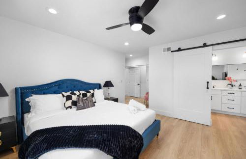 NEW Lux 5BR Villa Near Disney, Knotts, LA, OC with Hot Tub & Games - Photo 20