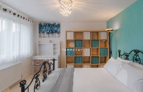 Spacious 5 bed Sunninghill with driveway parking - By Tempstay - Foto 15