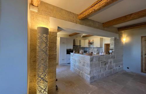 Maison uzès piscine plein sud avec superbe vue - Foto 16