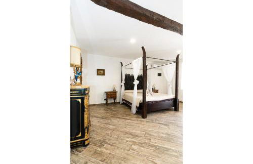 Margot Family - Photo 15