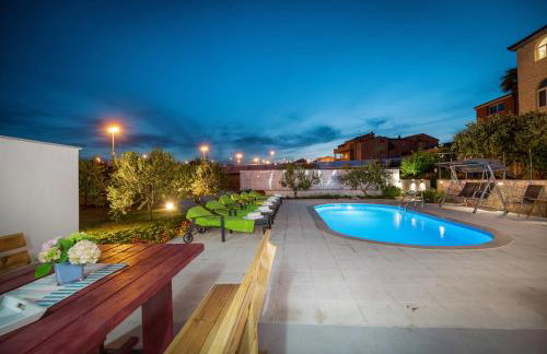 Apartments Katarina with swimming pool - Photo 12