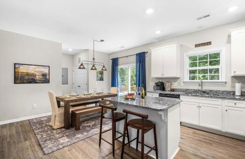 Charming 5bd - BBQ - Deck- 4mins Duke University - Photo 29