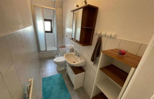 Zentrale Wohnung - Self-Check-In, WLAN Für 4 Personen Ruhige Nachbarschaft - Foto 2