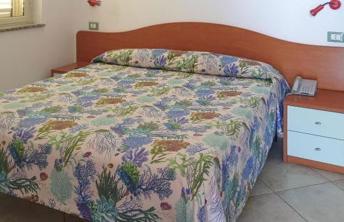 1 Bedroom Amazing Apartment In Ricadi - Foto 5